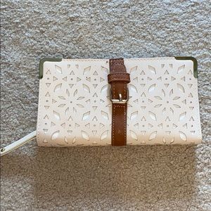 Tan wristlet/ wallet with detachable strap